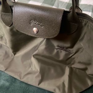 A pre-loved excellent condition Longchamp bag.